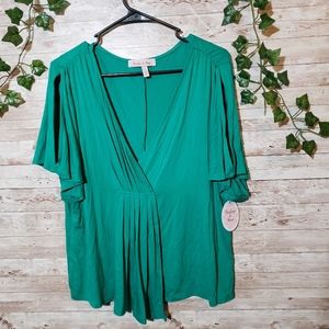 New Harlow & Rose Green Top Shirt Short Sleeve V Neck NWT Comfy Rayon Trendy